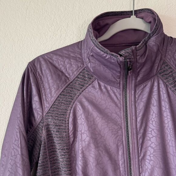 Lululemon Rebel Runner Jacket Purple Camo Embossed Sz 8 Athleisure Outdoor Gym - Picture 3 of 6